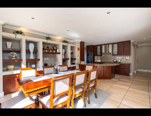 6 BEDROOM FREEHOLD TO LET IN WEST BEACH